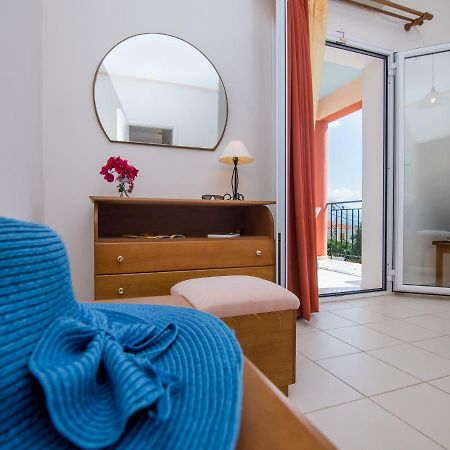 Apartments Thekla Karavados Ngoại thất bức ảnh