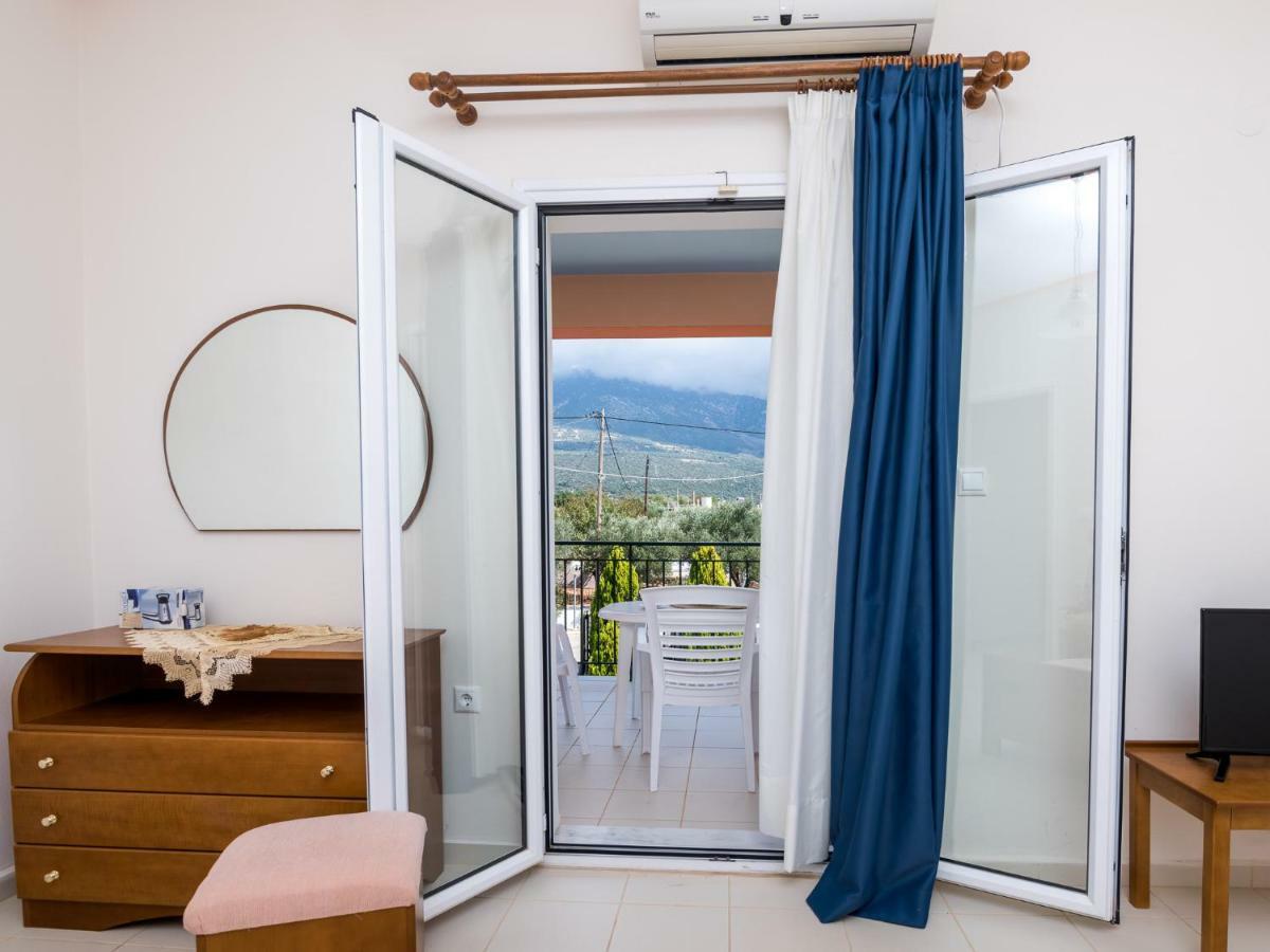 Apartments Thekla Karavados Ngoại thất bức ảnh