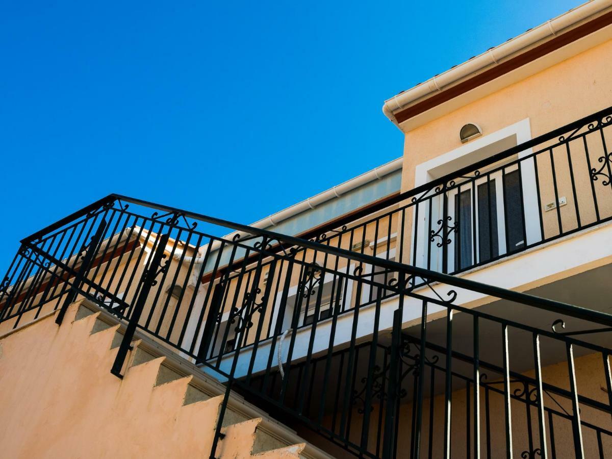 Apartments Thekla Karavados Ngoại thất bức ảnh